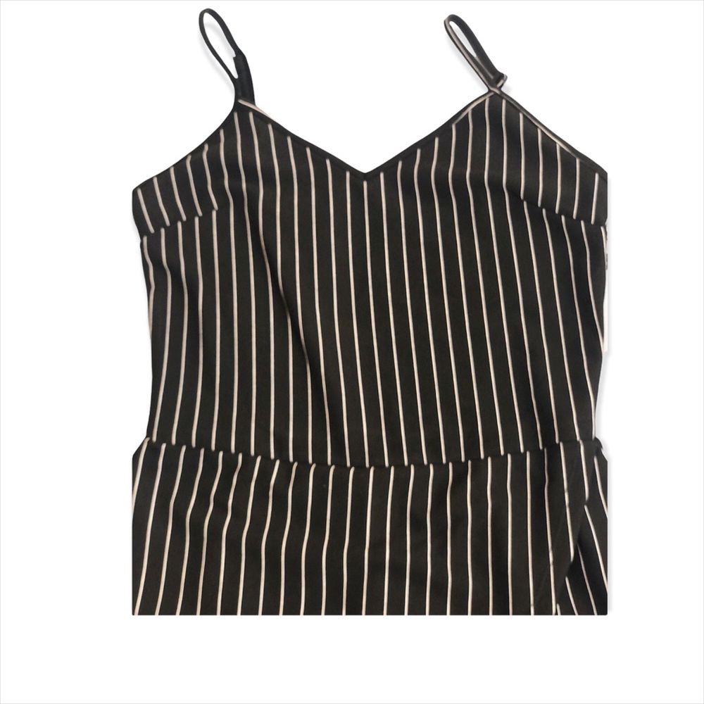 Romper NWT - Picture 3 of 3